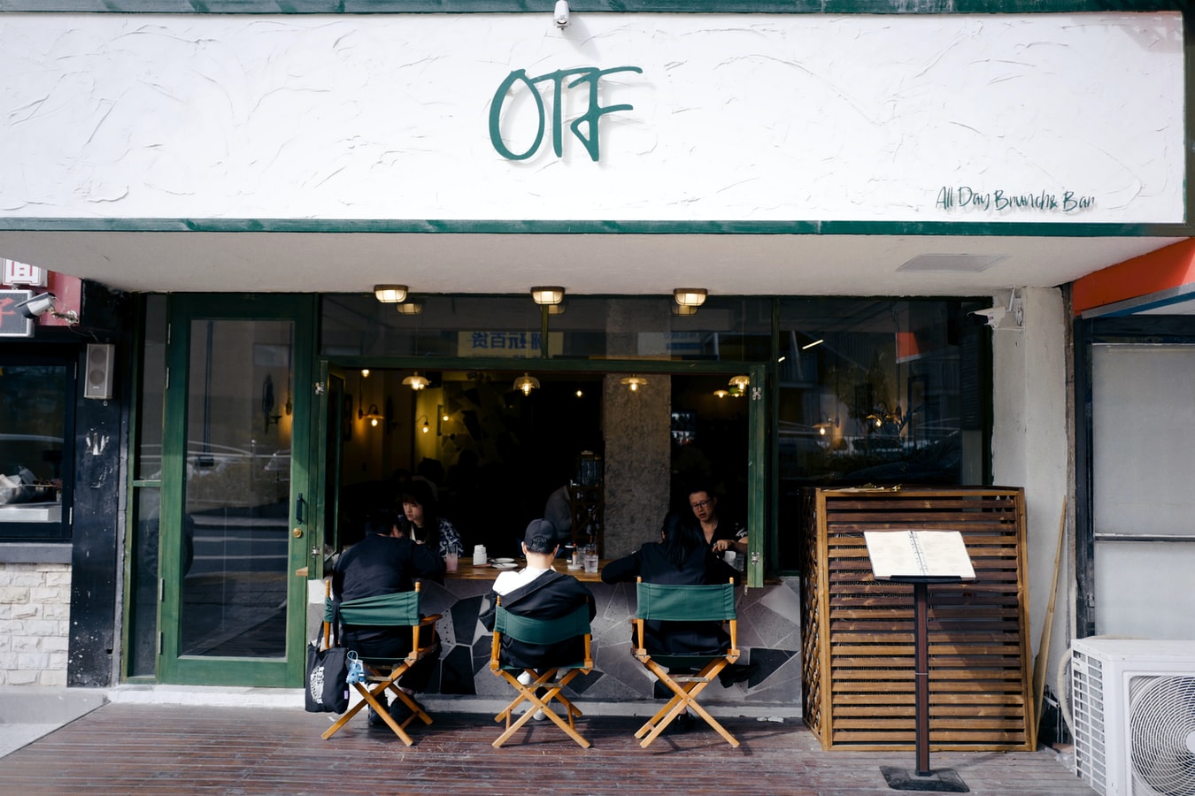 photo-1589960039105-5e73f31ffeb0